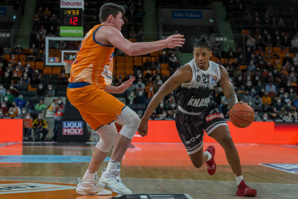 映了一个更 映了一个更