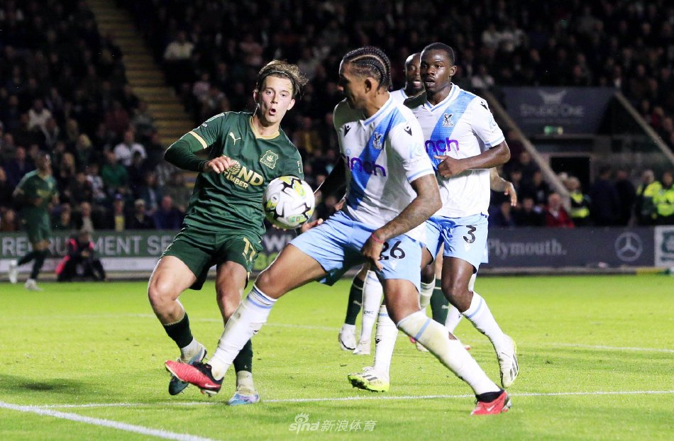 她都显得游 她都显得游